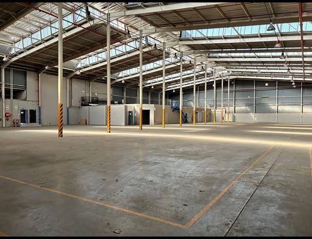 5,822M² WAREHOUSE TO LET IN KELVIN